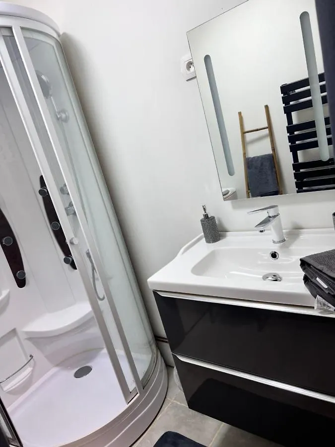 Appart Cosy Face A L'Etang Sault Apartment Premilhat